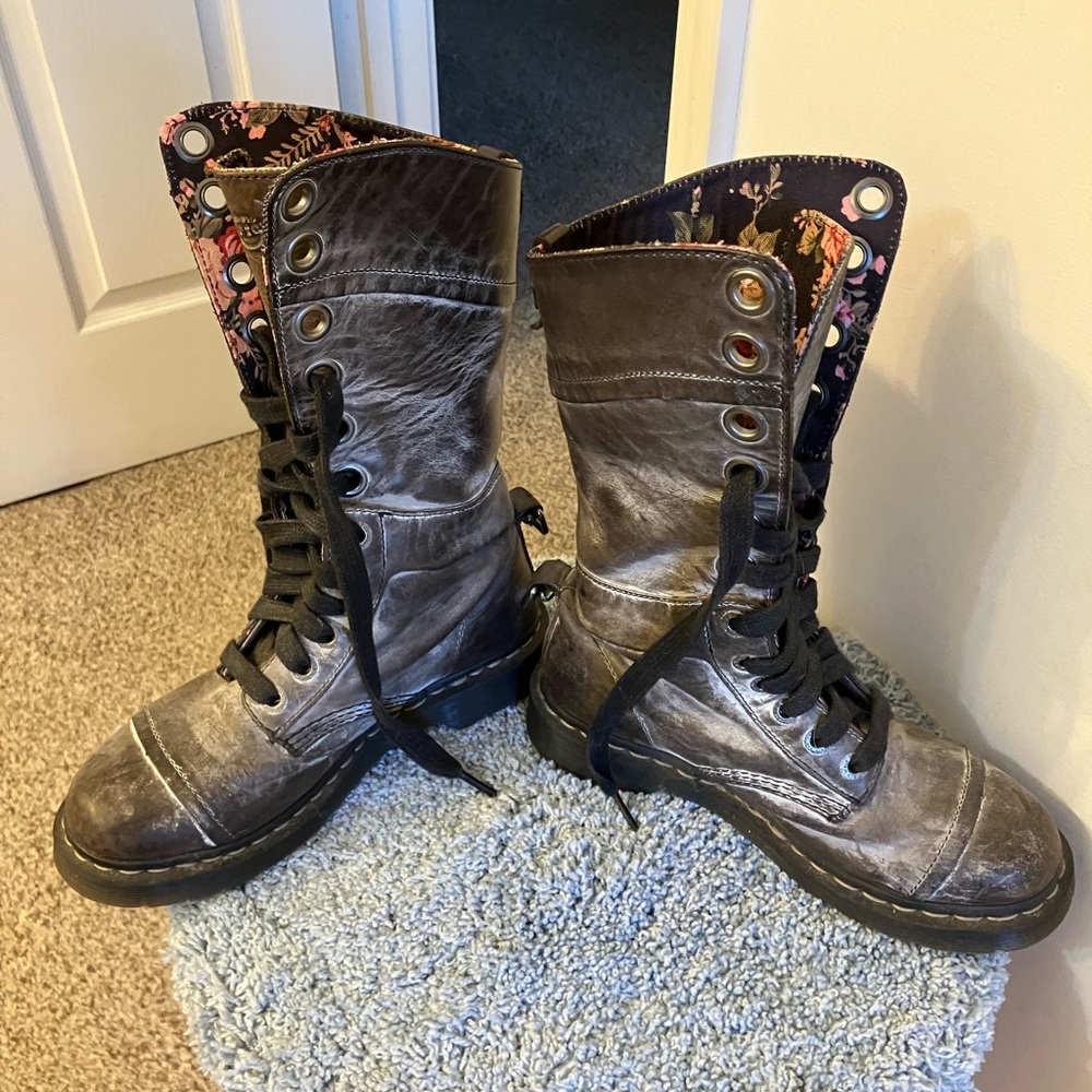 Dr. Martens 1914 Triumph Floral Lined Combat Boots - Picture 9 of 13